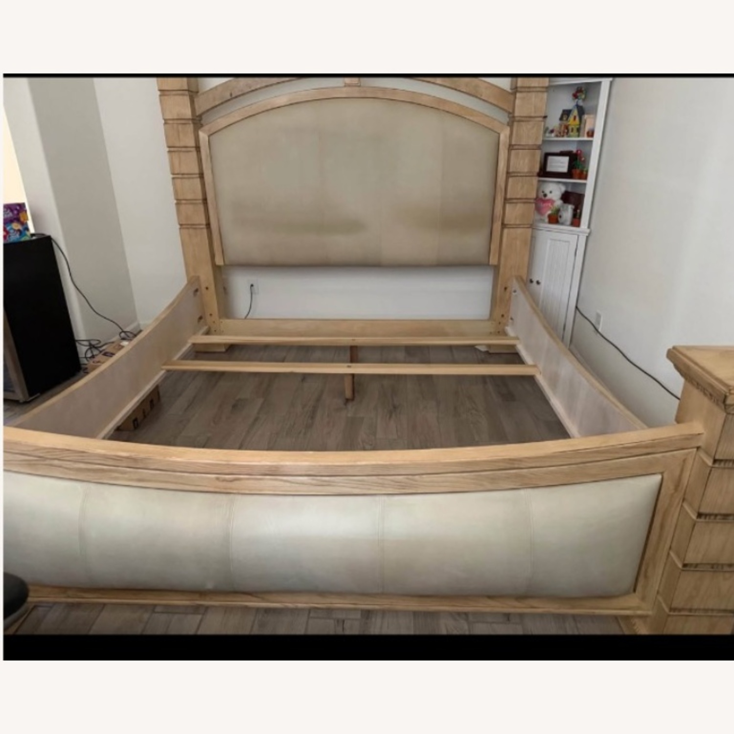 Drexel Heritage King Bed Frame - image-7