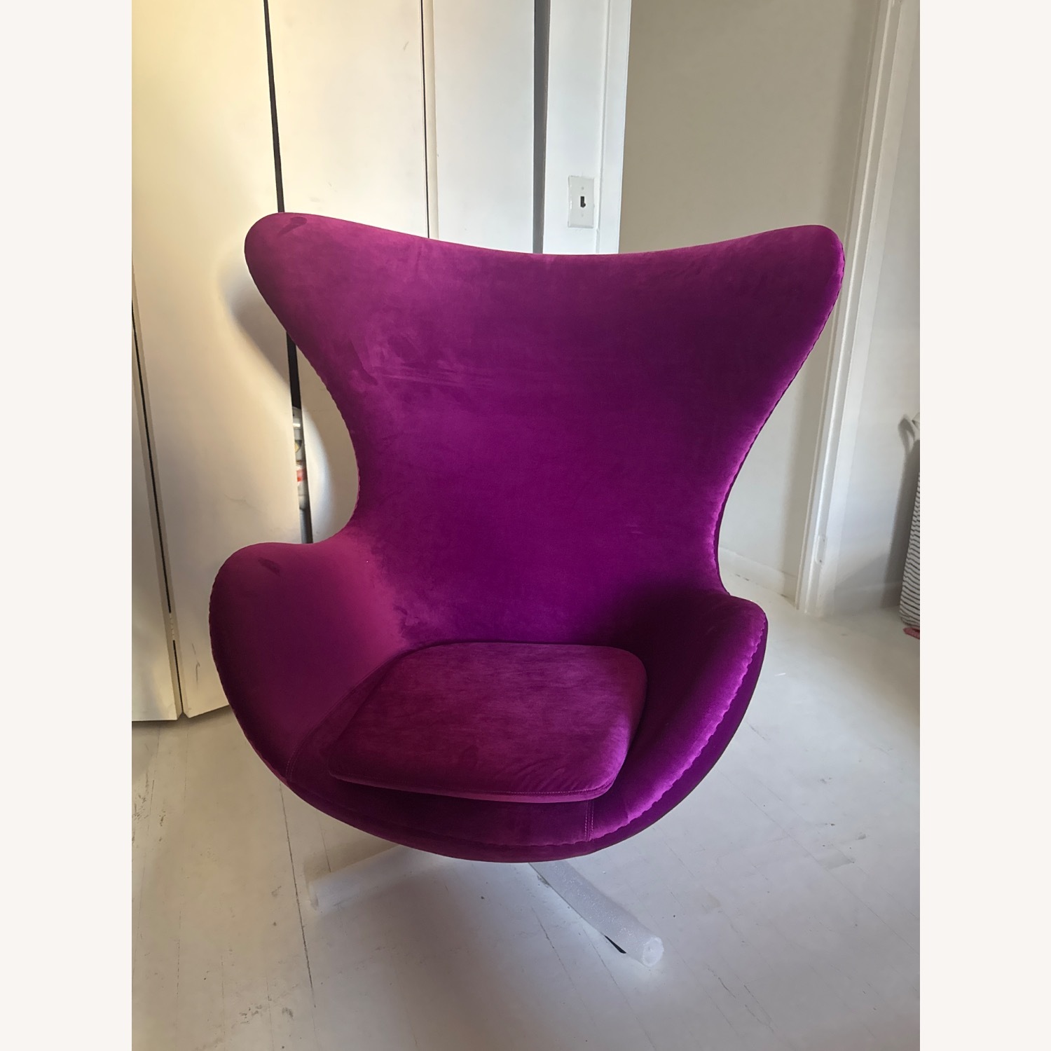 Arne Jacobsen Egg Style Lounge Chair - Replica - image-1