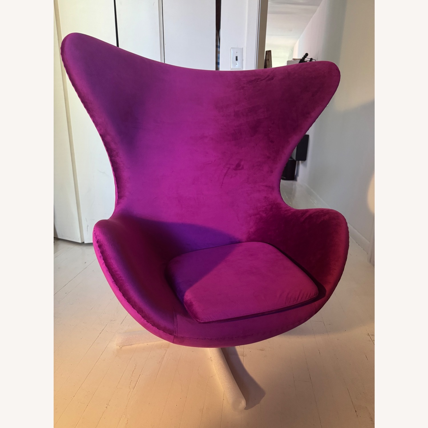 Arne Jacobsen Egg Style Lounge Chair - Replica - image-5