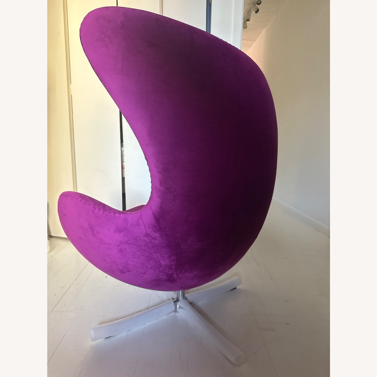 Arne Jacobsen Egg Style Lounge Chair - Replica - image-8
