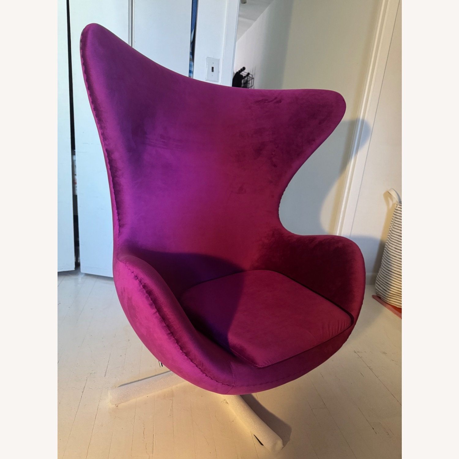 Arne Jacobsen Egg Style Lounge Chair - Replica - image-6