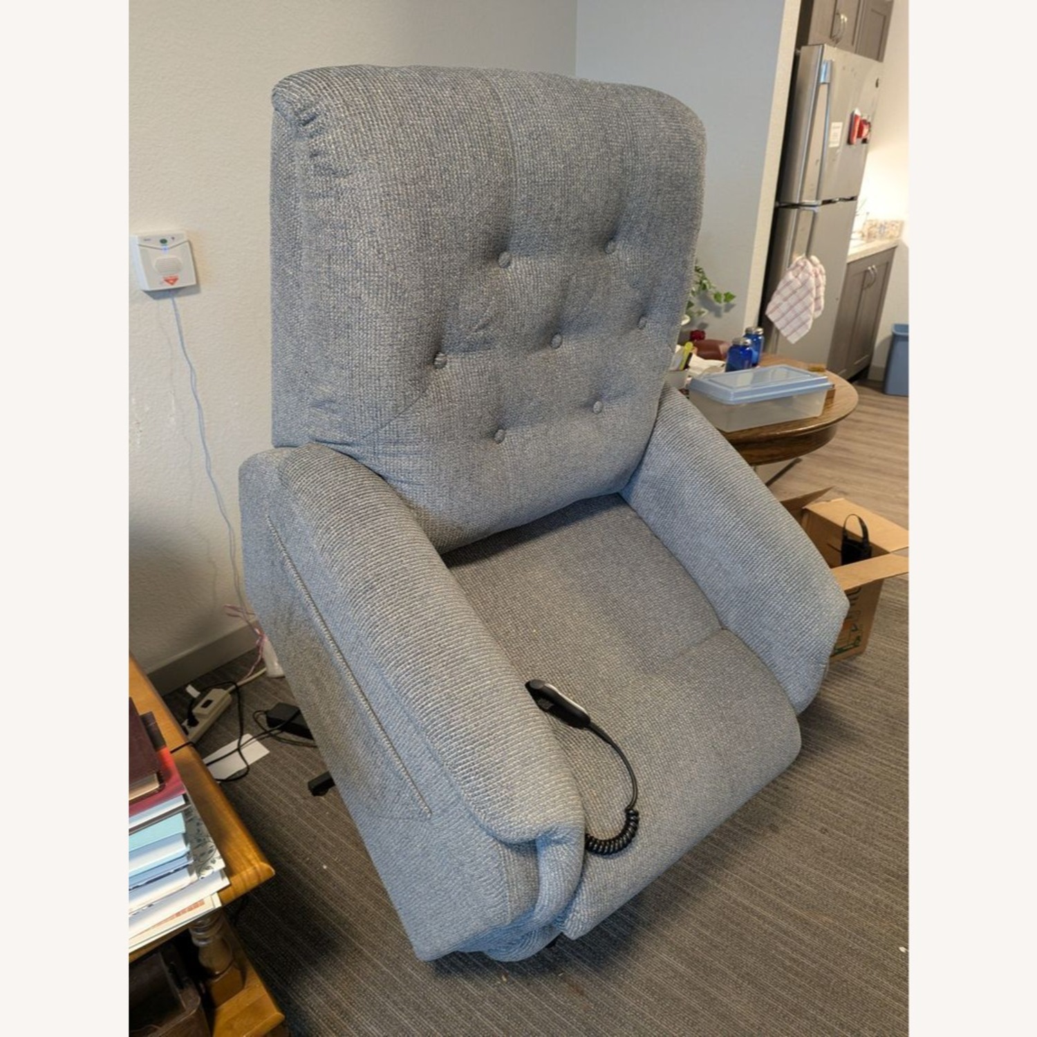 La-Z-Boy Gray Power Recliner Lift Chair - image-10