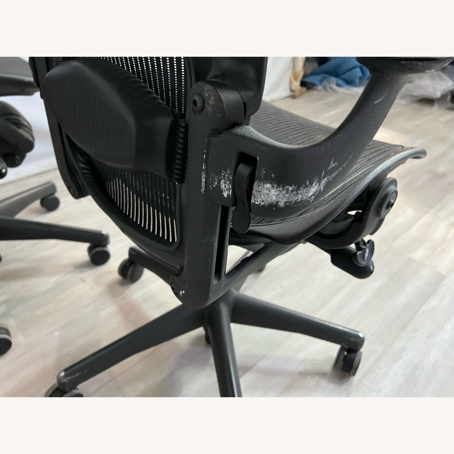 Herman Miller Aeron Chair - image-4