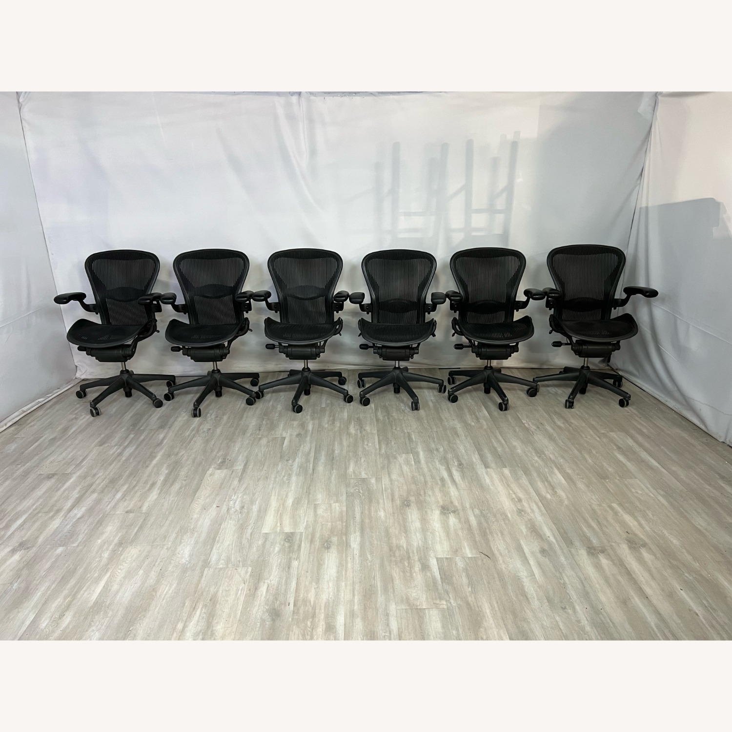 Herman Miller Aeron Chair - image-15