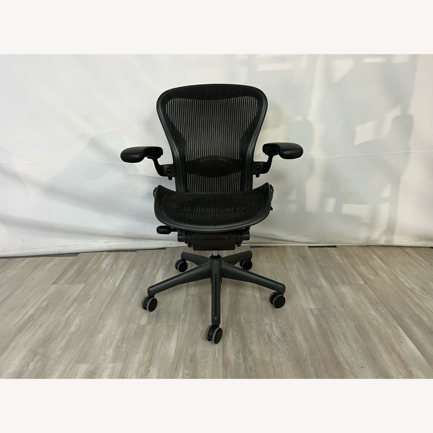 Herman Miller Aeron Chair - image-10
