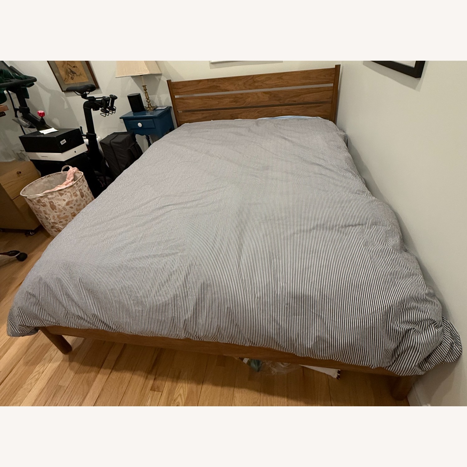 EQ3 Monarch Walnut Wood Queen Bed - image-1