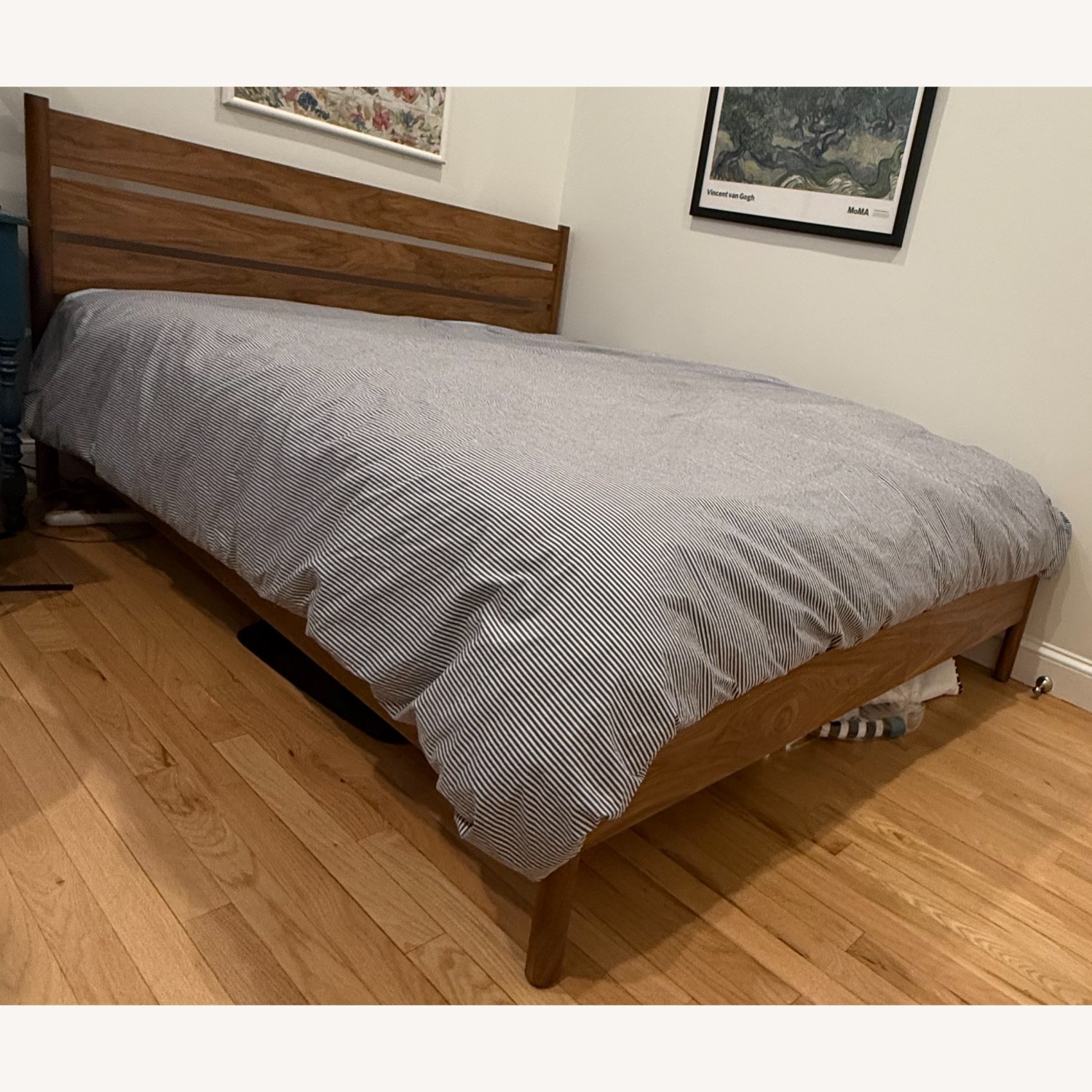 EQ3 Monarch Walnut Wood Queen Bed - image-2