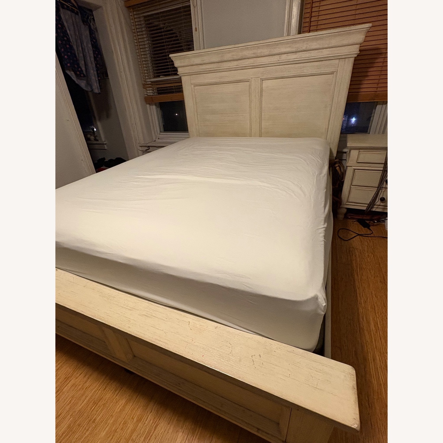 Ashley Furniture White Wood Queen Bed - image-3