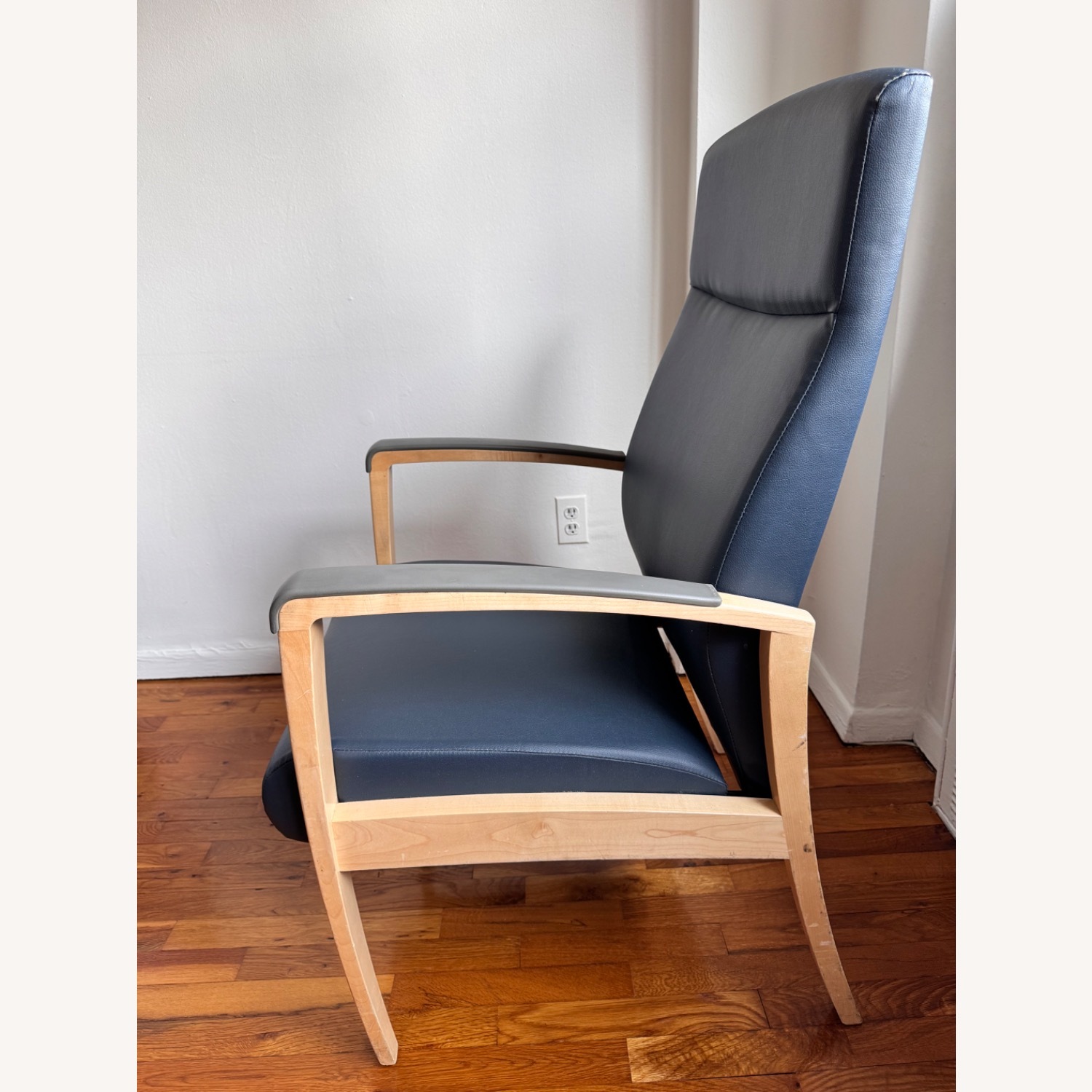 Ergonomic Chair with Anti-Microbial Finish - image-2