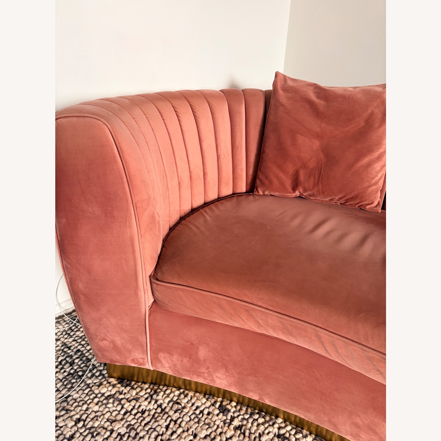 Vintage/Antique Pink Velvet 3+ Seater Sofa - image-5