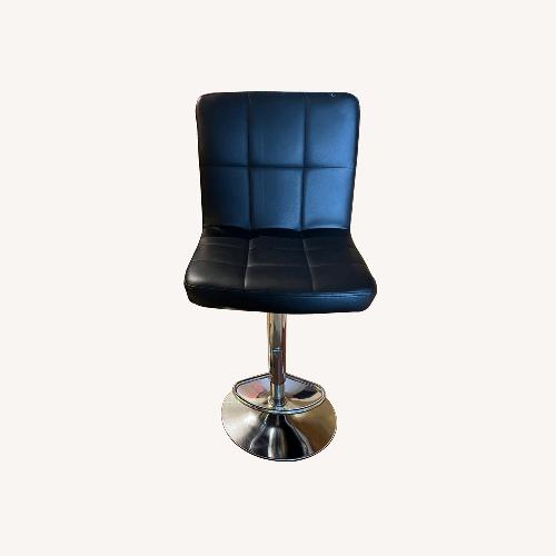 Used Black Stools for sale on AptDeco