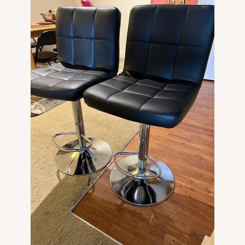 Used Black Stools for sale on AptDeco
