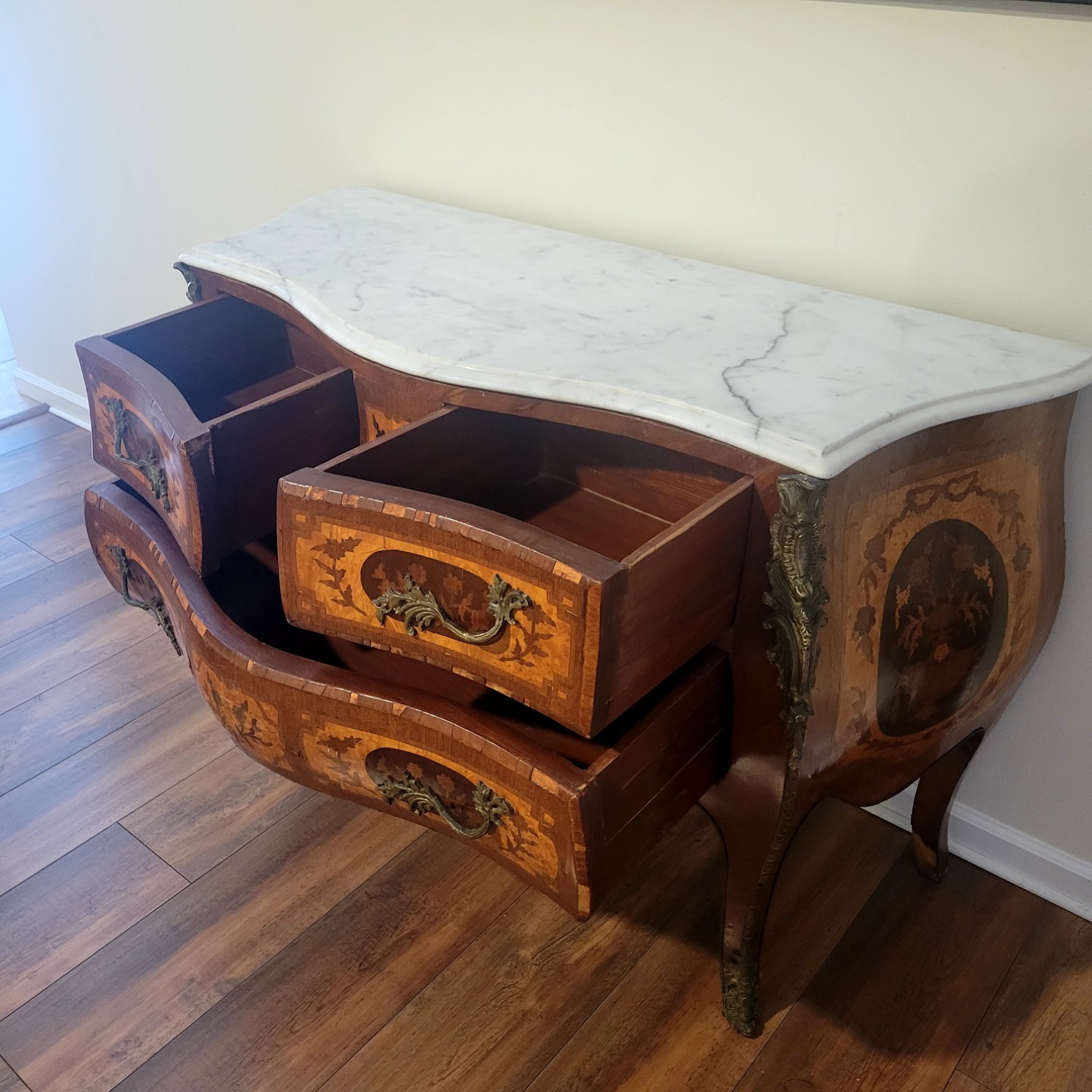 Vintage/Antique Finds Chest - image-4