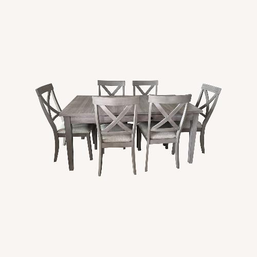 Used Rooms To Go Table  for sale on AptDeco