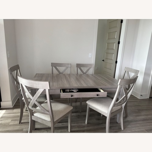 Used Rooms To Go Table  for sale on AptDeco