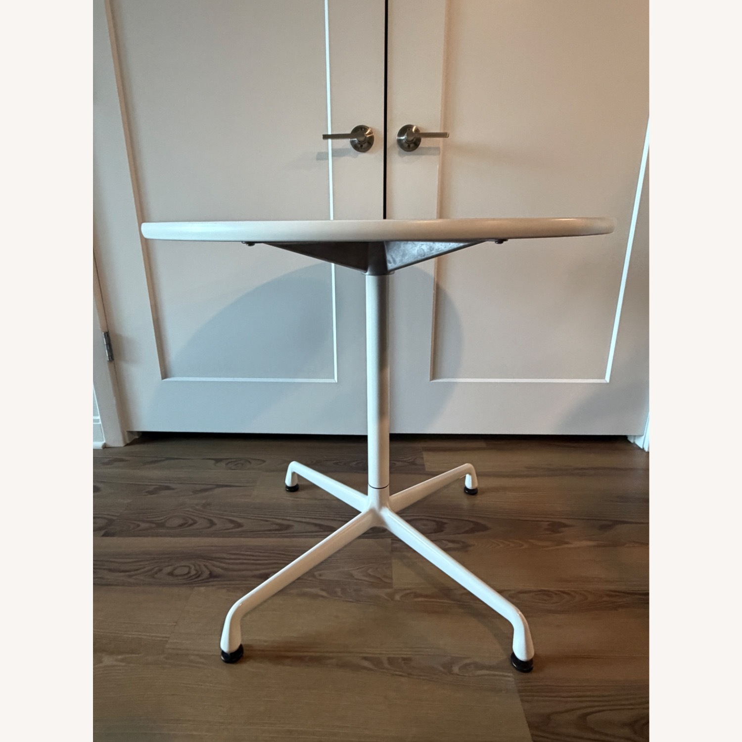 Herman Miller Eames 30in. Round Table (White) - image-1