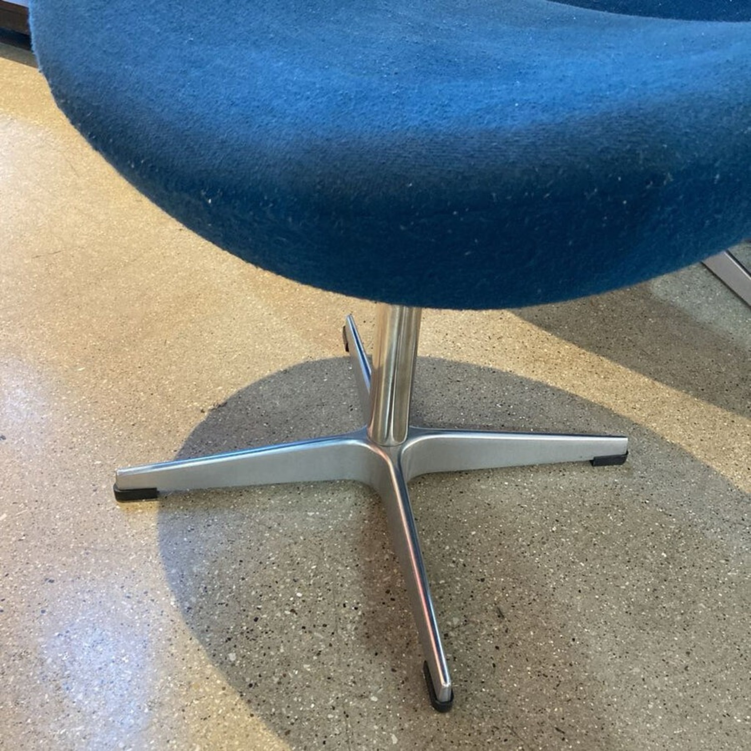 Arne Jacobsen Egg Lounge Chair w/ Ottoman  - image-11