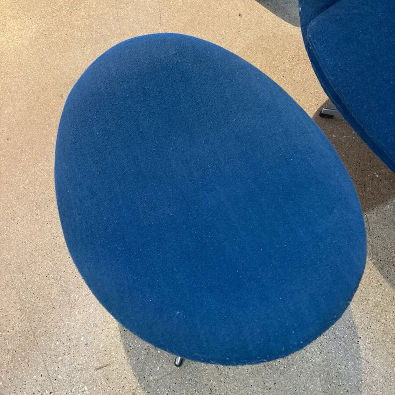 Arne Jacobsen Egg Lounge Chair w/ Ottoman  - image-10