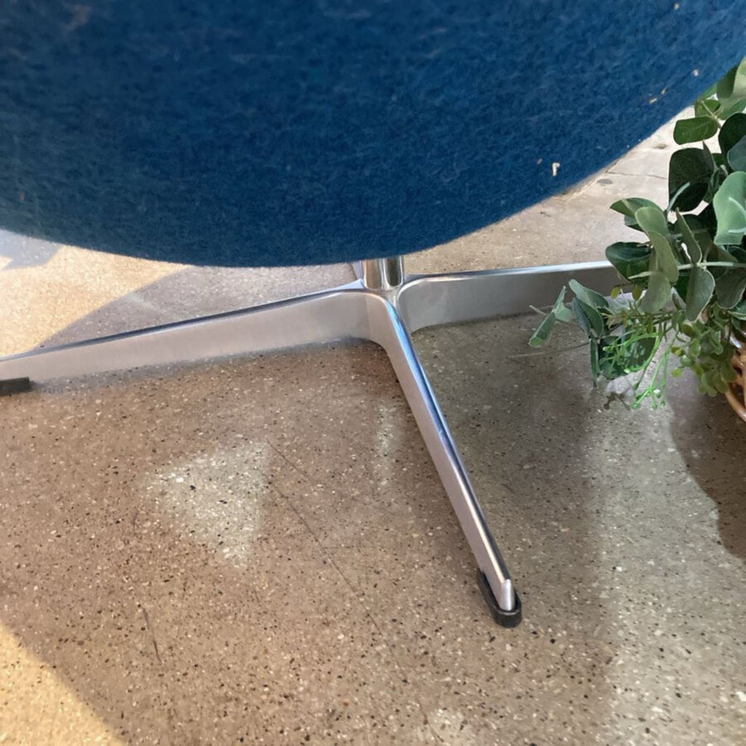 Arne Jacobsen Egg Lounge Chair w/ Ottoman  - image-12