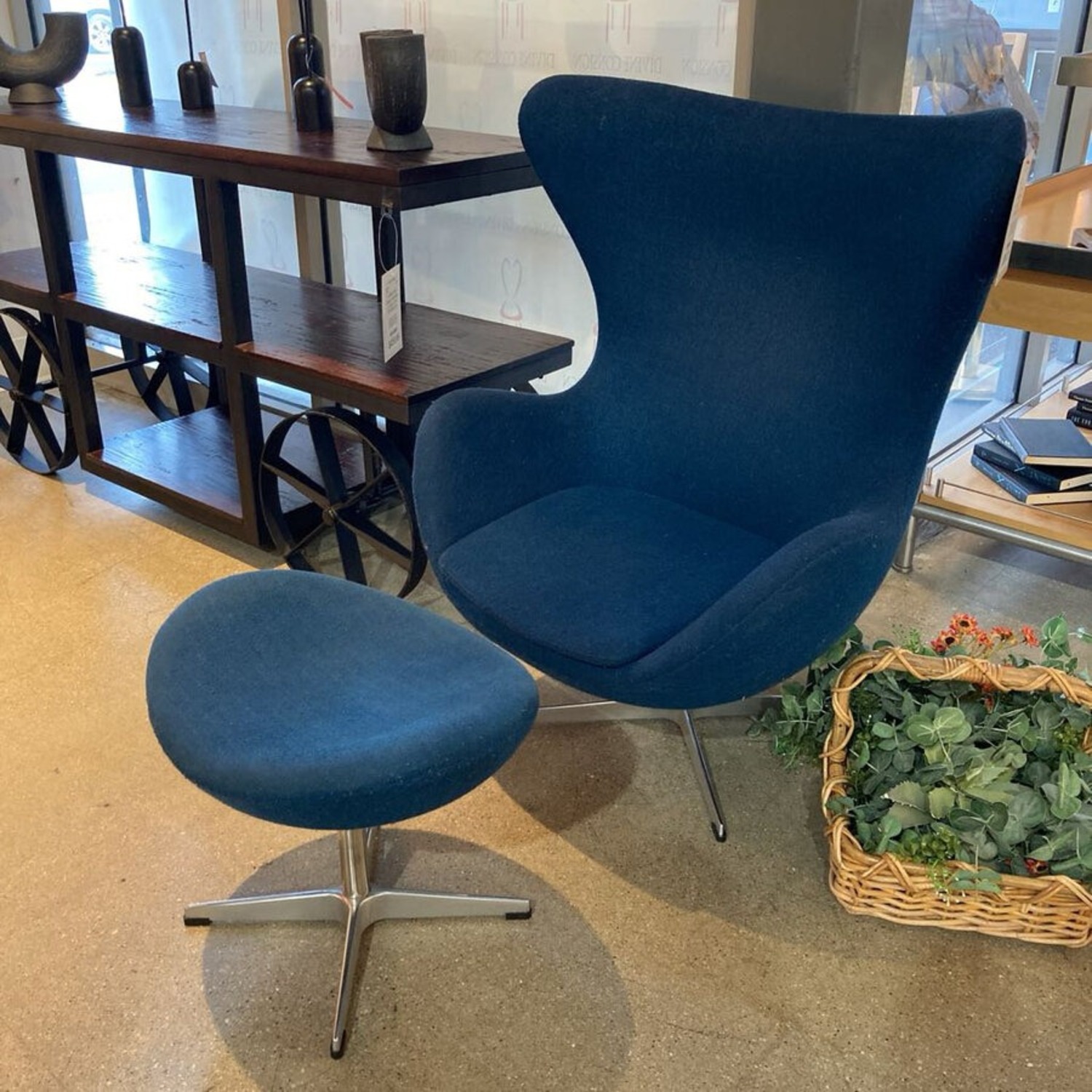 Arne Jacobsen Egg Lounge Chair w/ Ottoman  - image-1