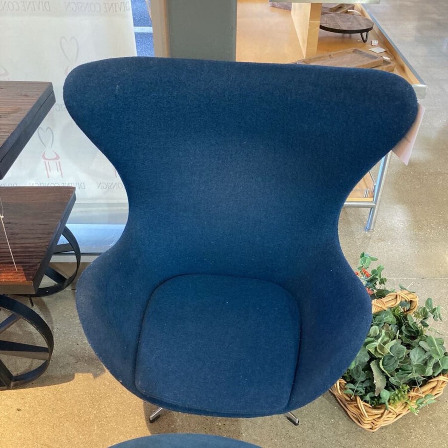 Arne Jacobsen Egg Lounge Chair w/ Ottoman  - image-3