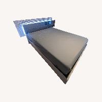 Manhattan White Mirrored Queen Platform Bed