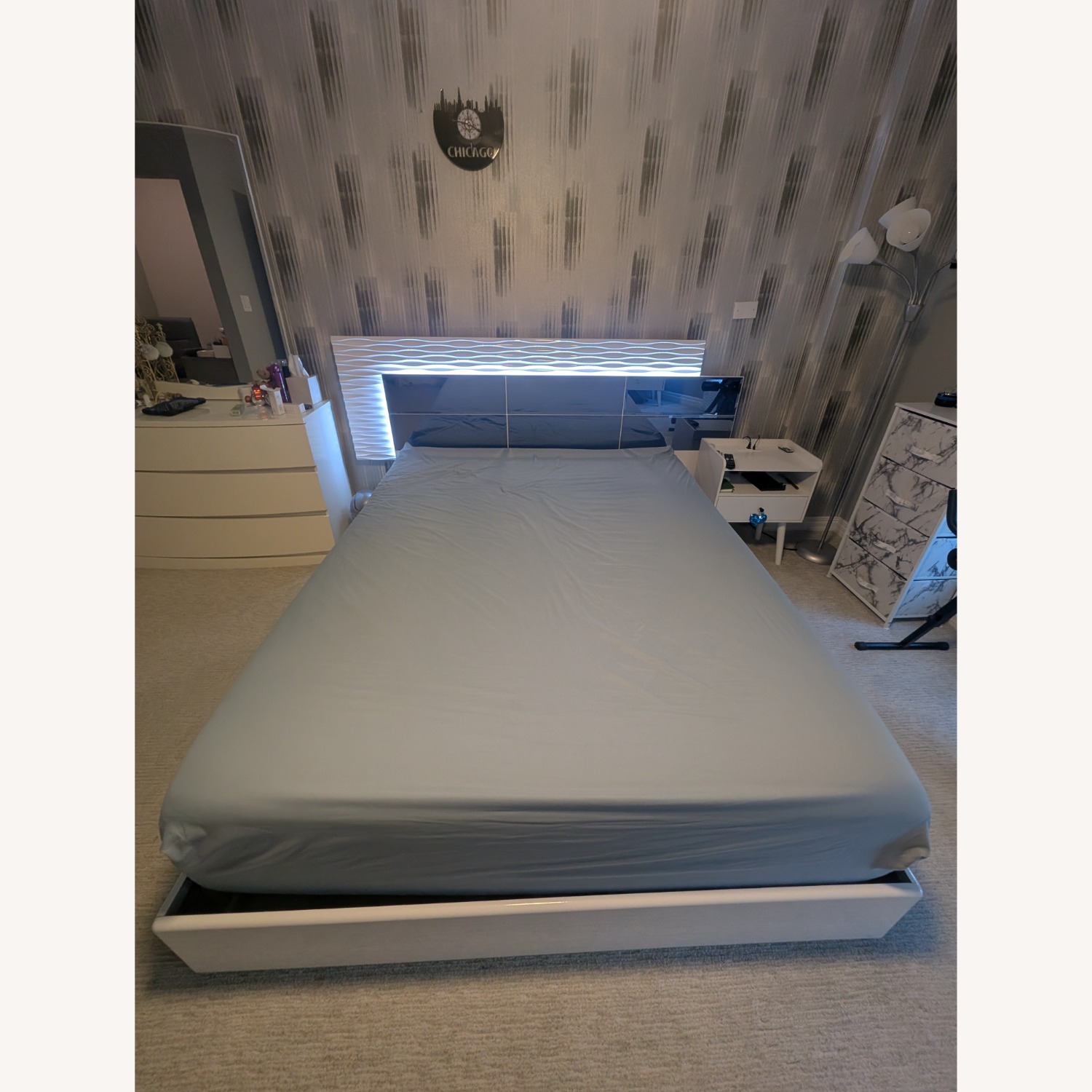 Manhattan White Mirrored Queen Platform Bed - image-3