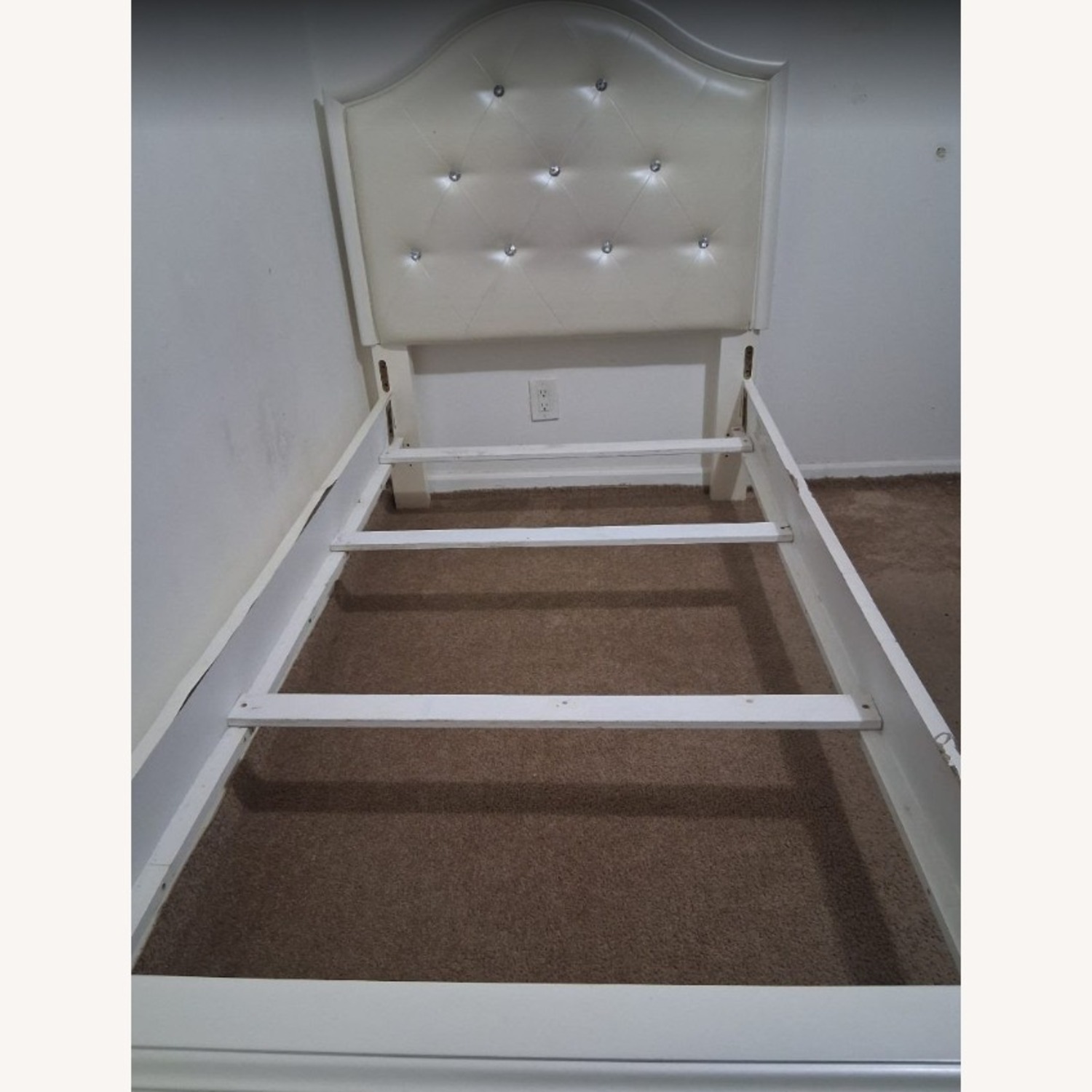 Joscelyne Bed - image-2