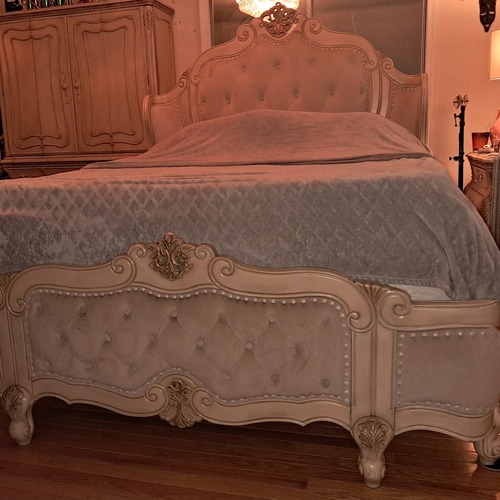 Used Lavelle Wing Mansion Queen Bed  for sale on AptDeco
