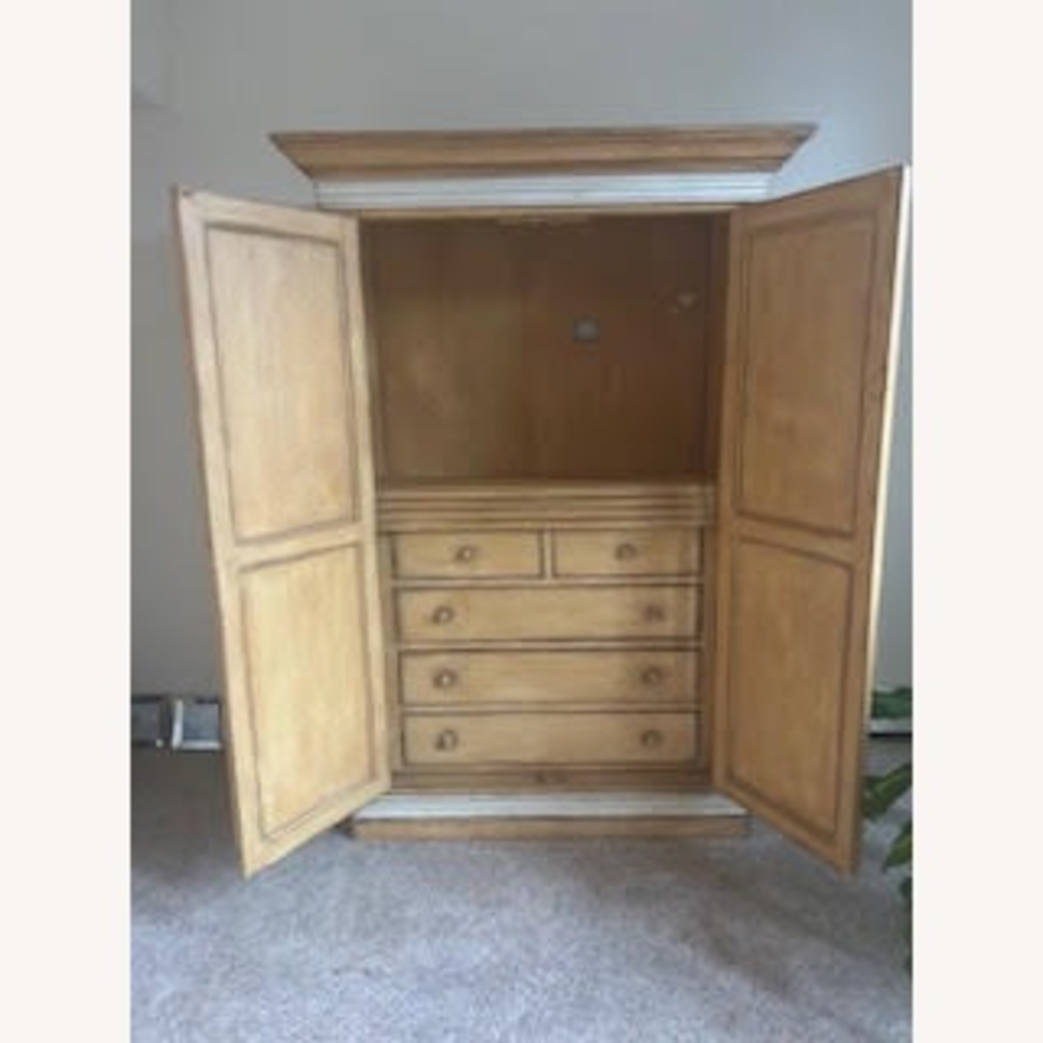 Antique Armorie / Wardrobe Cabinet - image-3