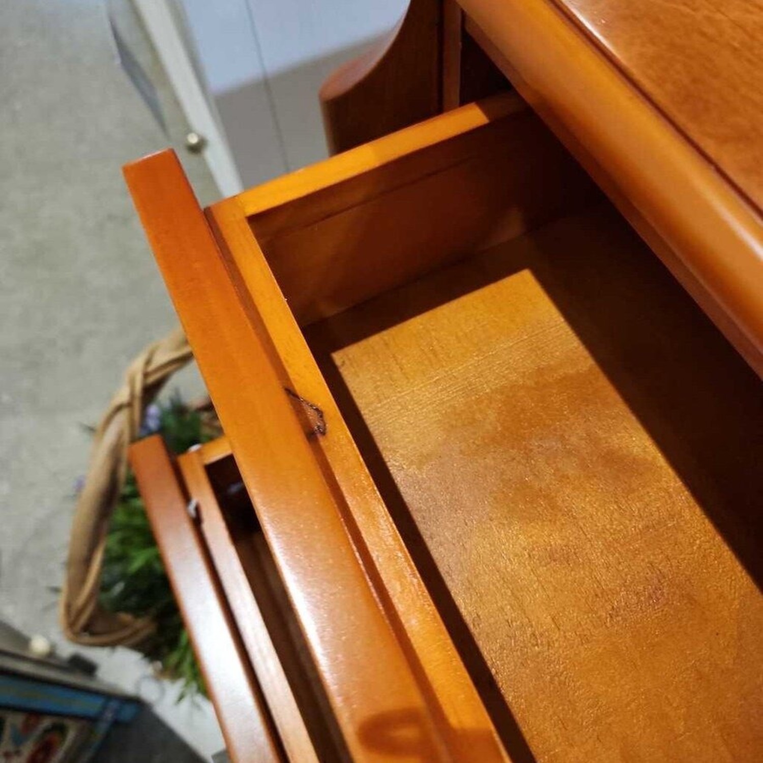 Wilshire Olive Ash Burl Accent Side Table - image-5