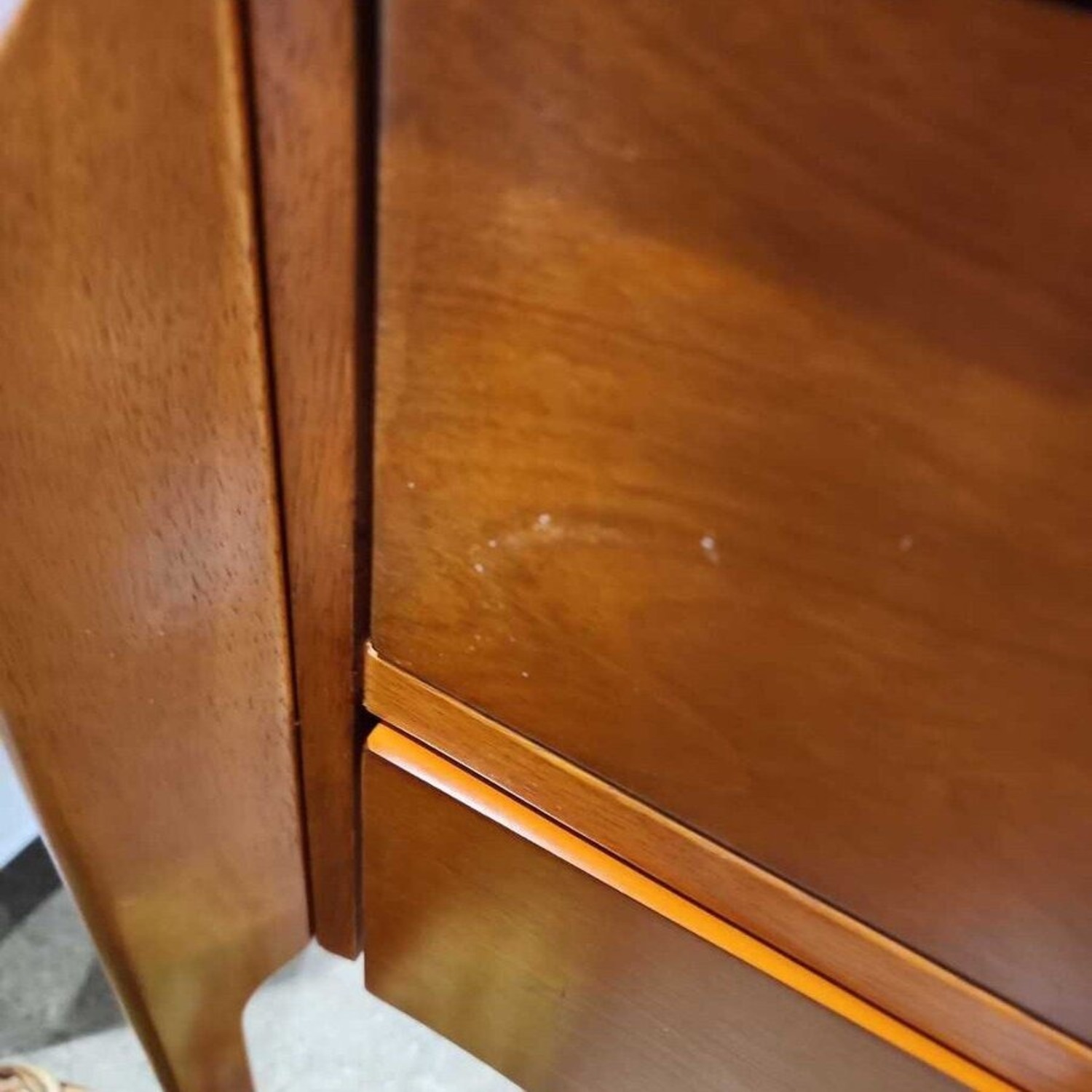 Wilshire Olive Ash Burl Accent Side Table - image-9