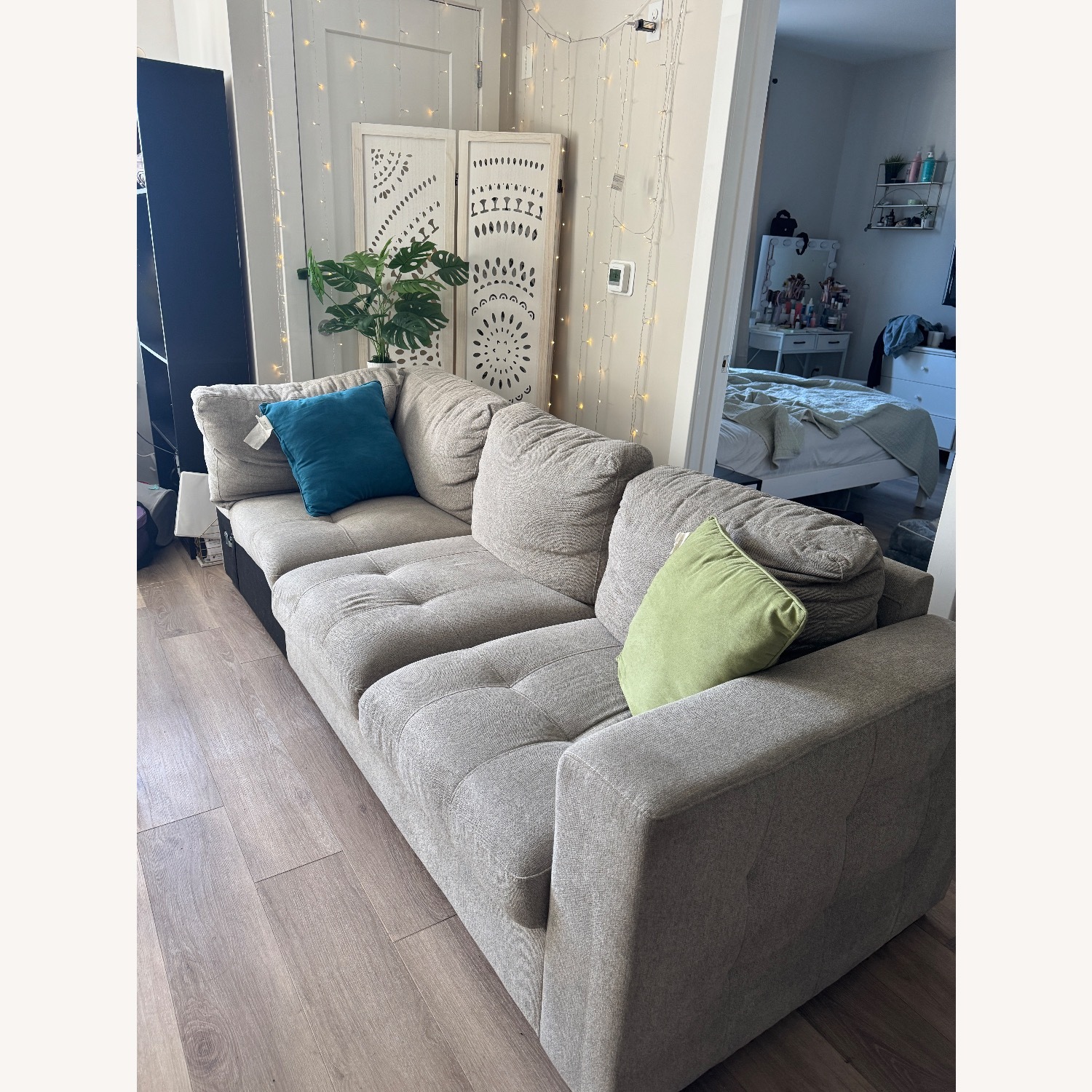 Rooms To Go Angelino Heights Light Gray 3+ Piece Sectional - image-1