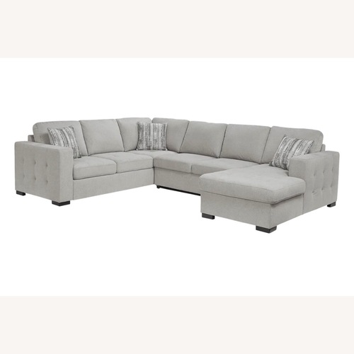 Used Rooms To Go Angelino Heights Light Gray 3+ Piece Sectional for sale on AptDeco
