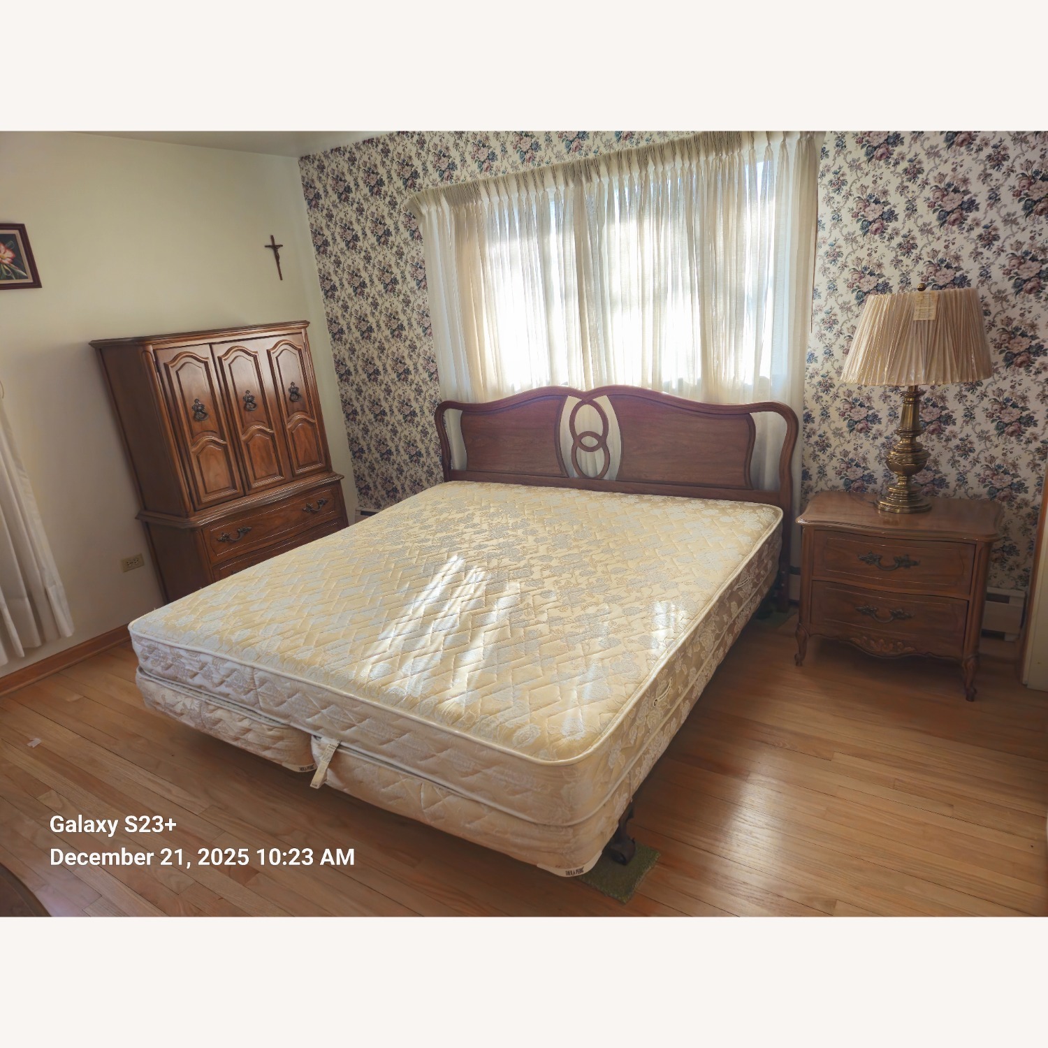 Vintage/Antique Armoire French Provincial - image-4