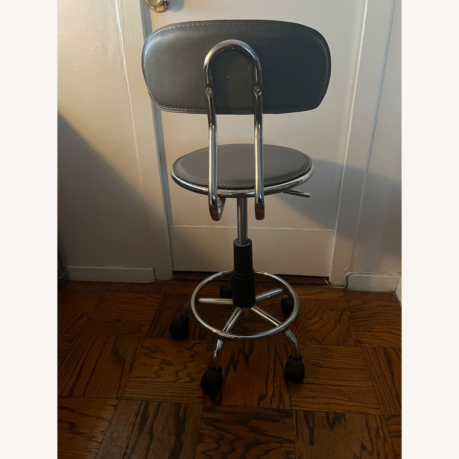 Sleek Office Chair - image-2