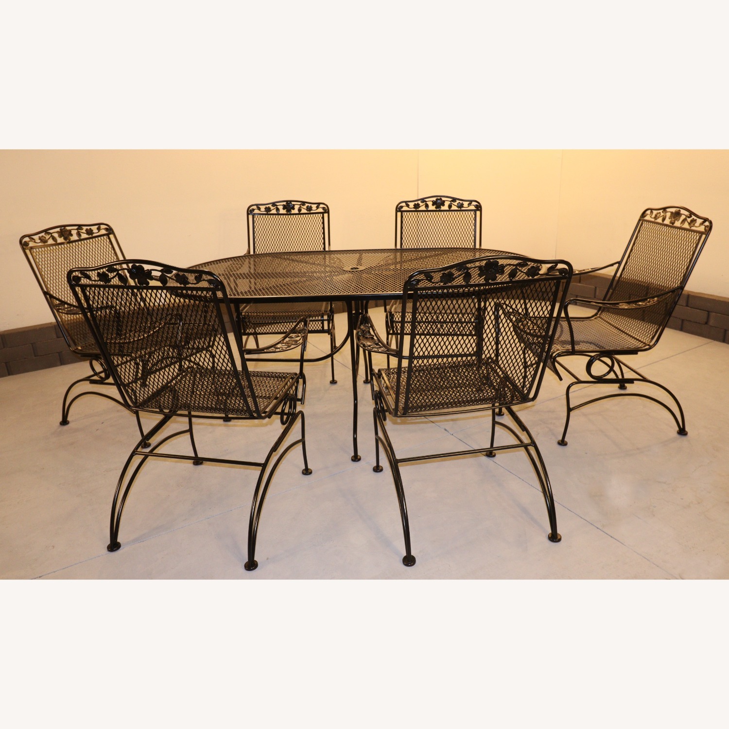 Vintage/Antique Patio Furniture - image-1