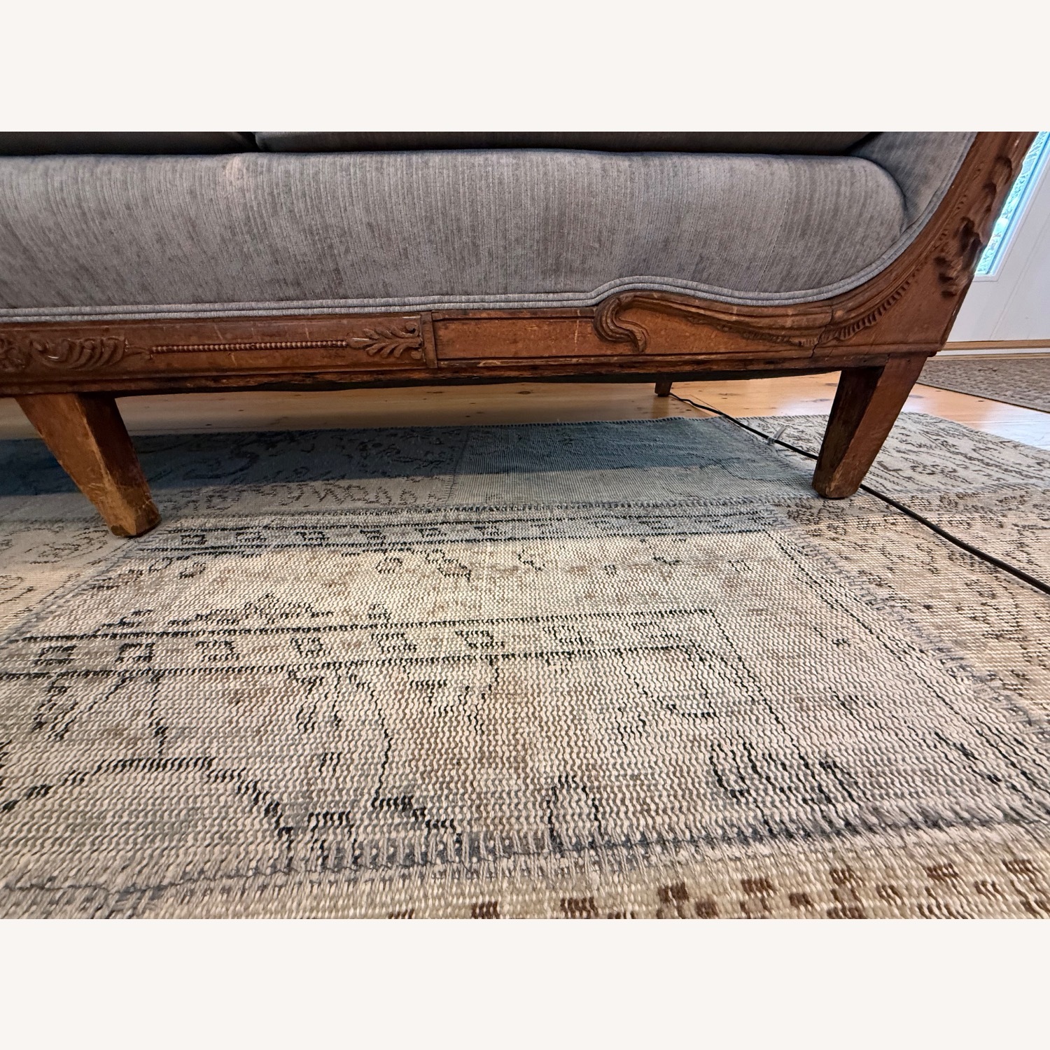Vintage/Antique Light Gray 3+ Seater Sofa - image-4