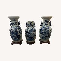 Antique Porcelain Vases, Décor