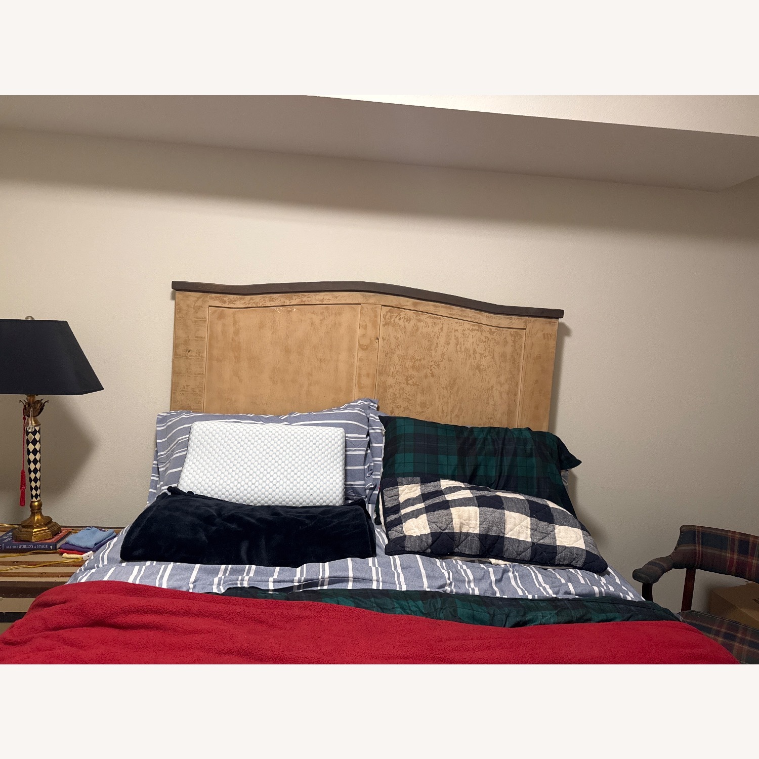 Ashley Queen Bed - image-2