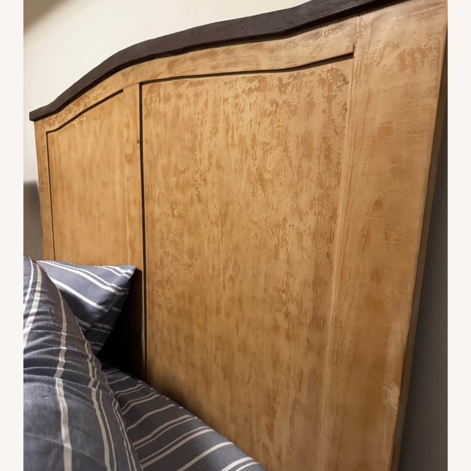 Ashley Queen Bed - image-1