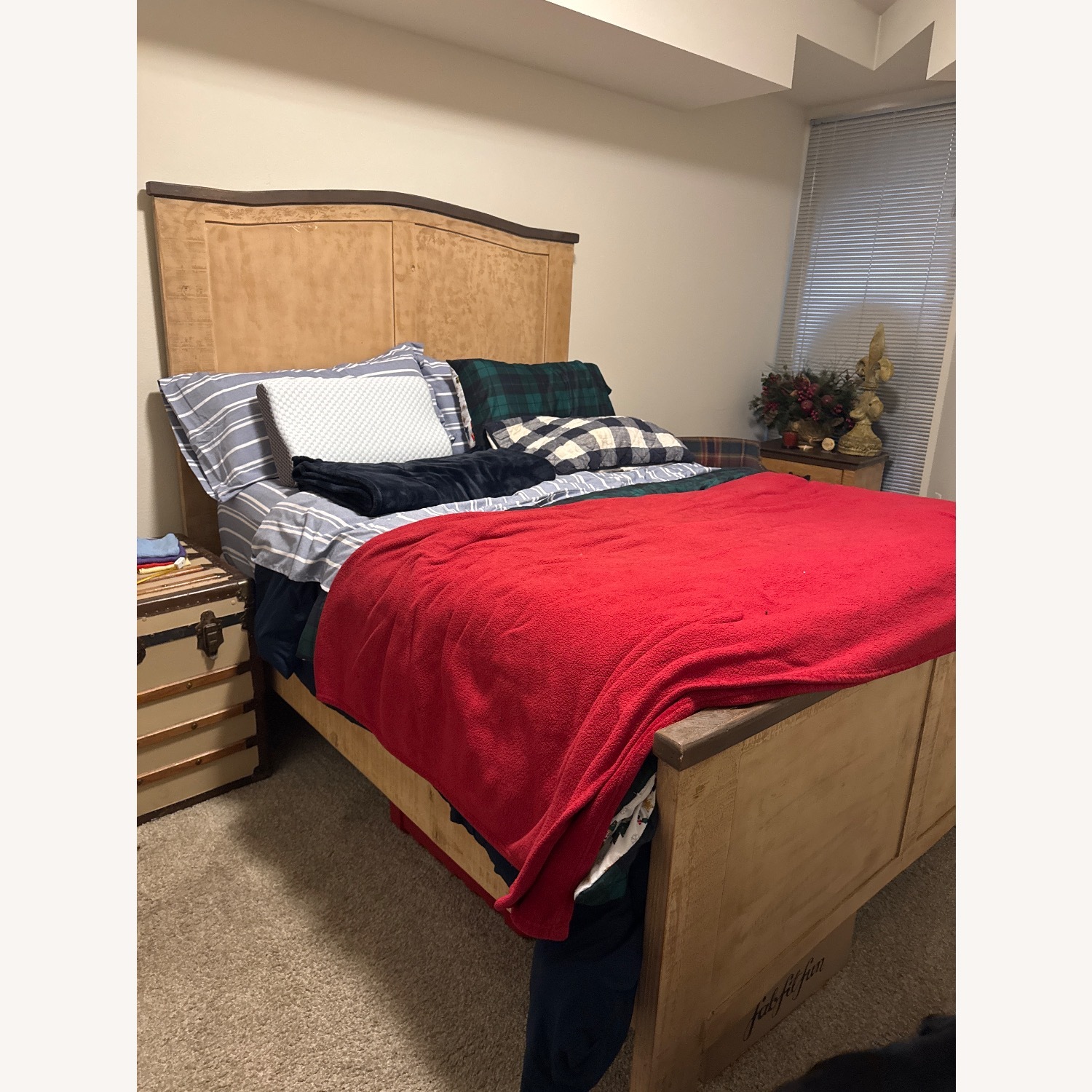 Ashley Queen Bed - image-3