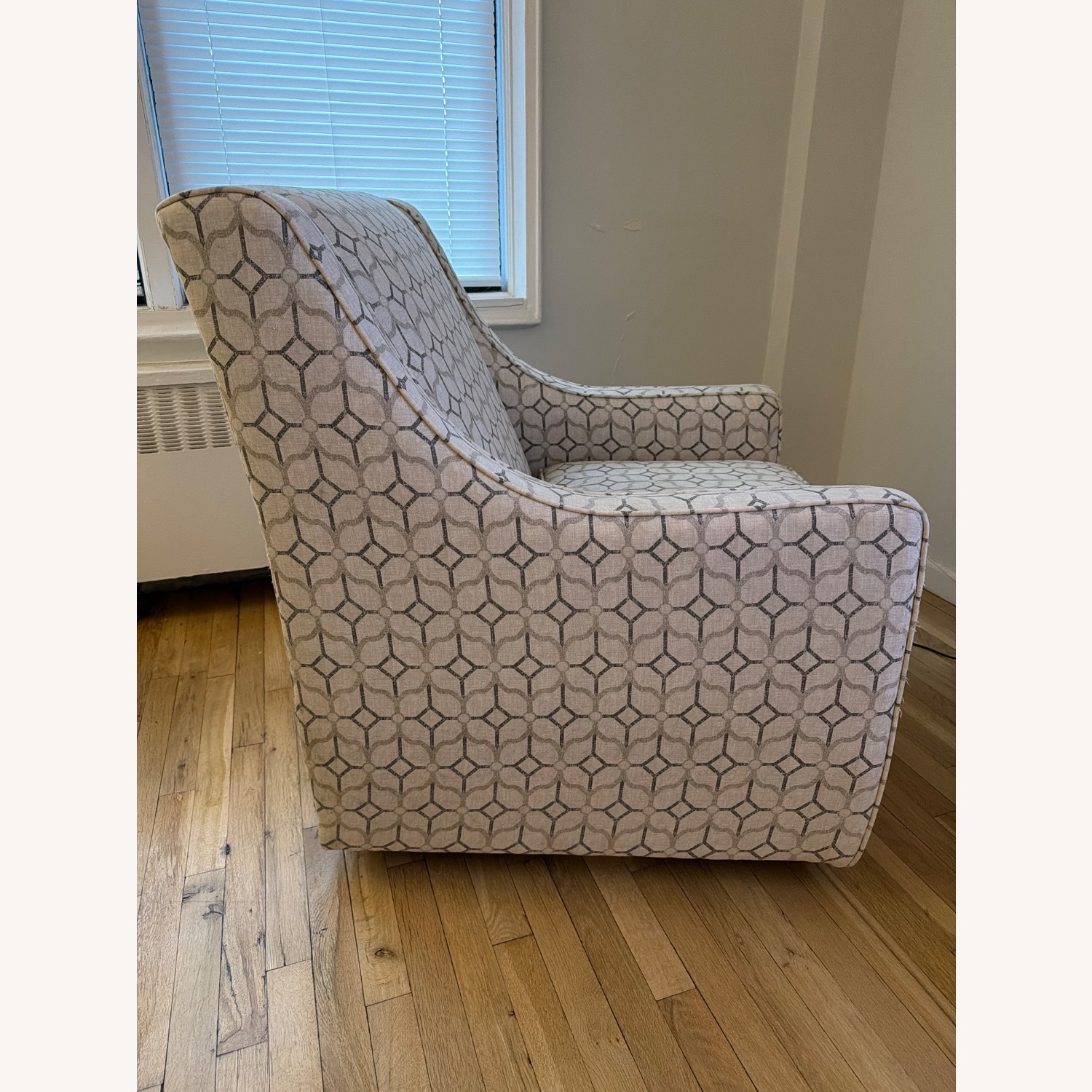 Swivel Chair - image-4