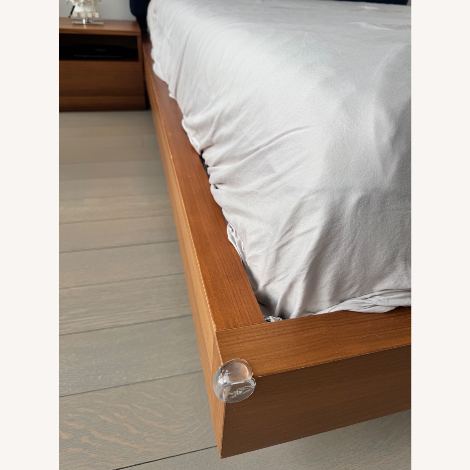 BoConcept Limo Queen Floating Platform Bed - image-3