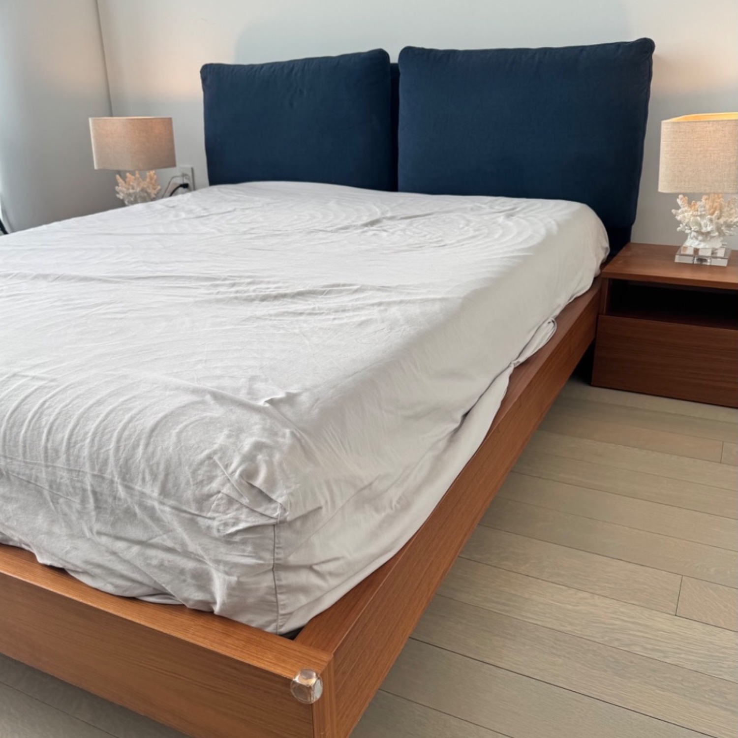 BoConcept Limo Queen Floating Platform Bed - image-5