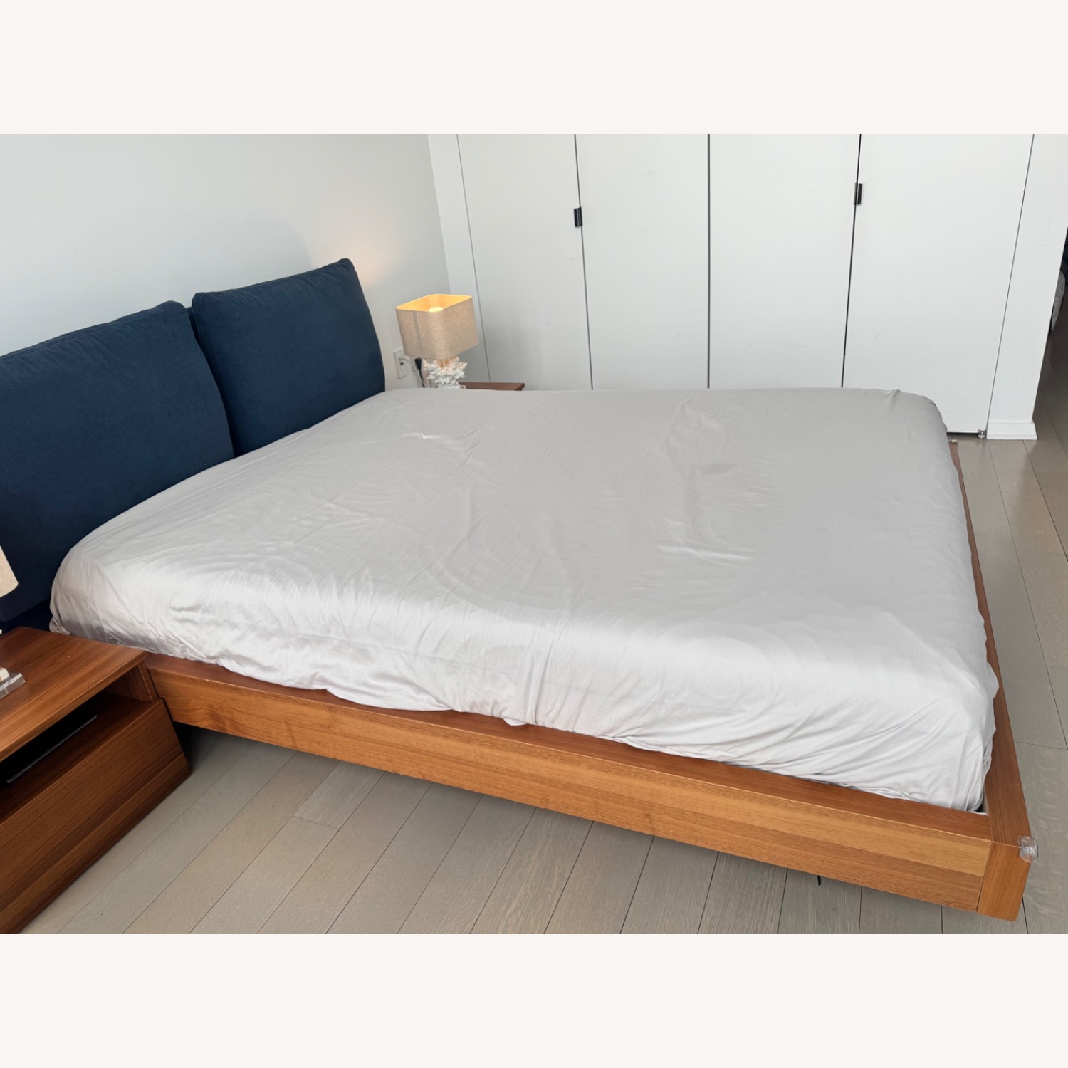 BoConcept Limo Queen Floating Platform Bed - image-2