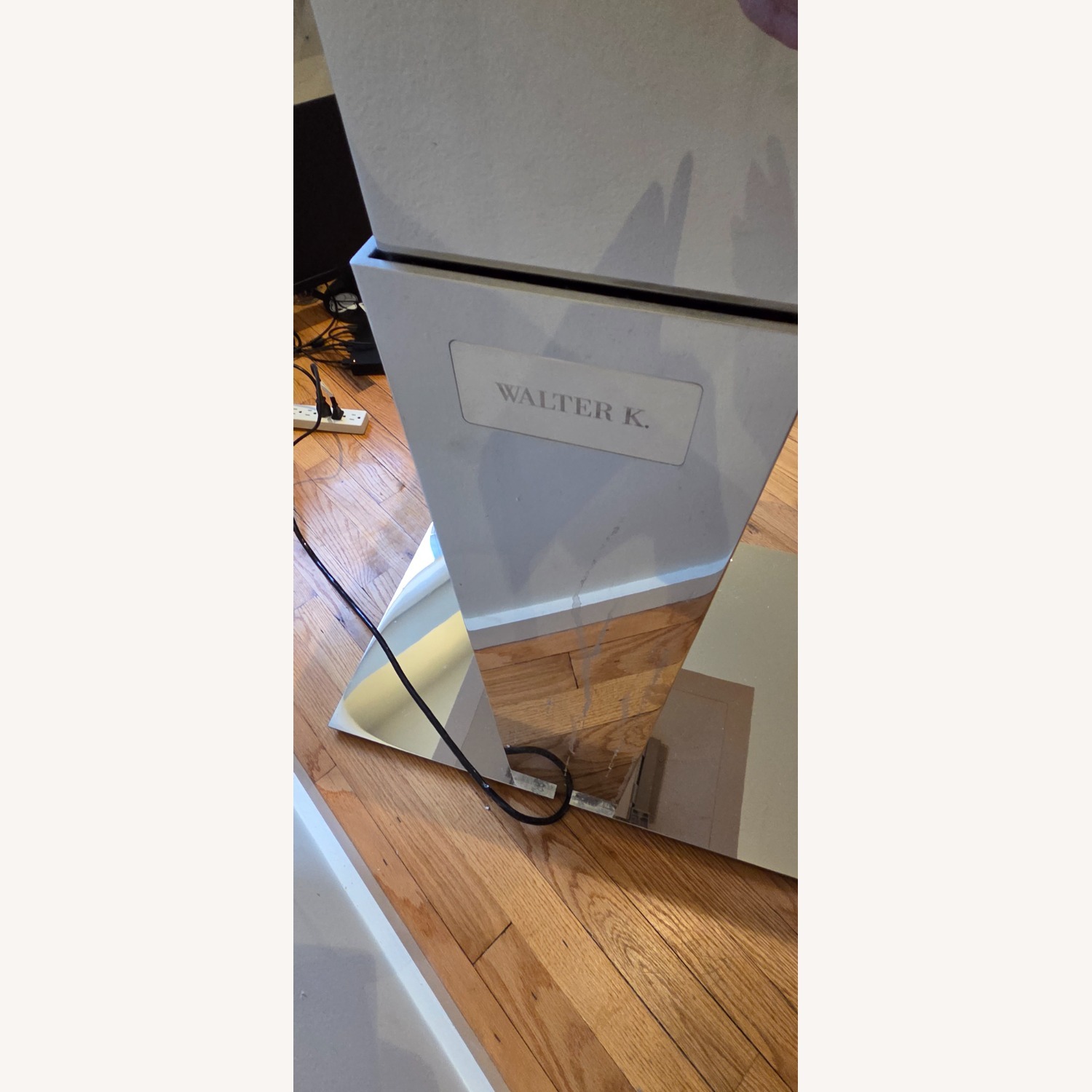 Walter Knoll Exec V Desk  - image-4