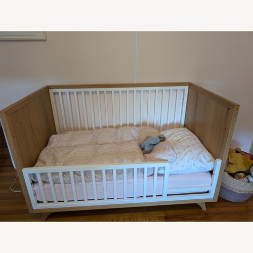 Used Romina Uptown Classic Crib With Toddler Rail for sale on AptDeco