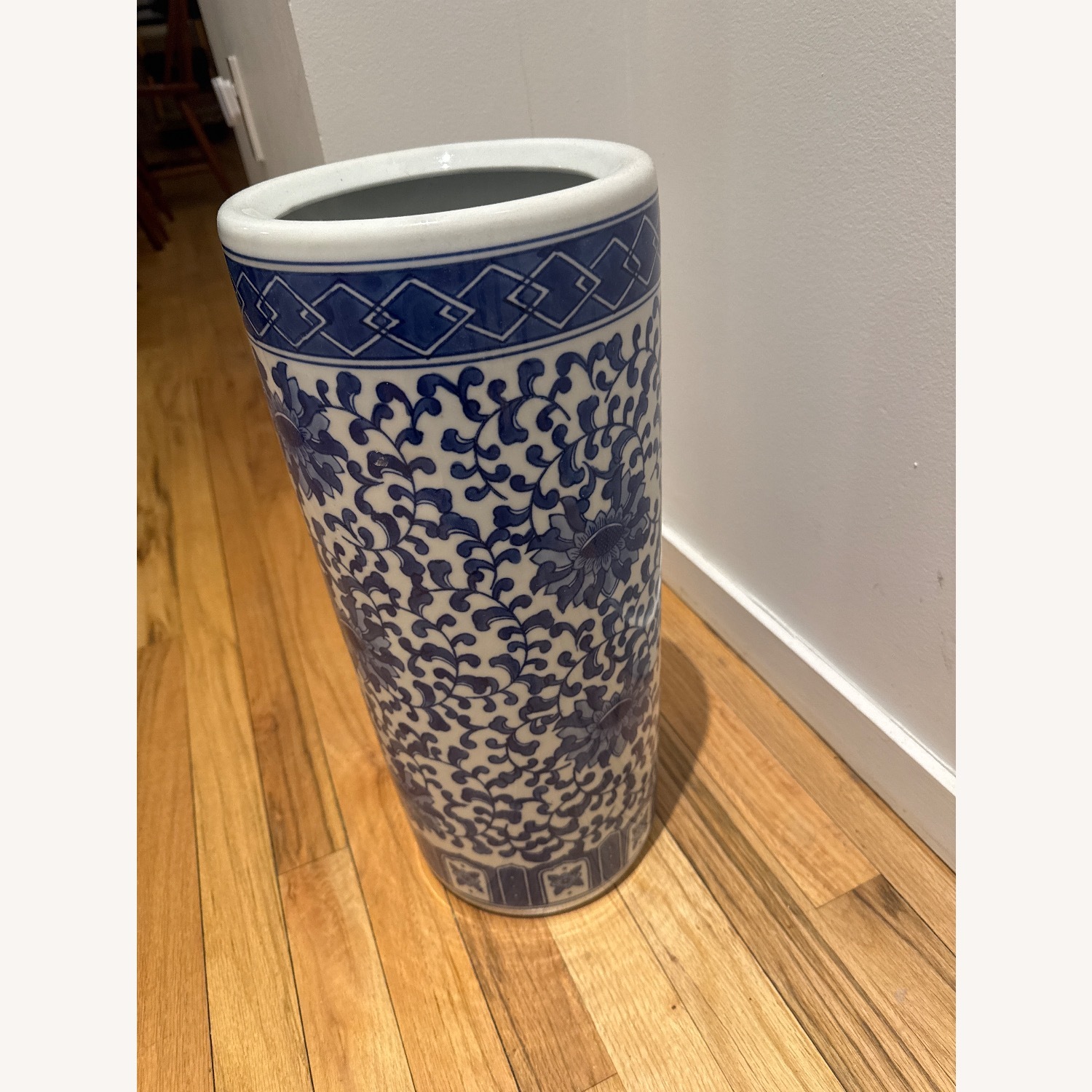 Contemporary Décor China Umbrella Stand - image-3