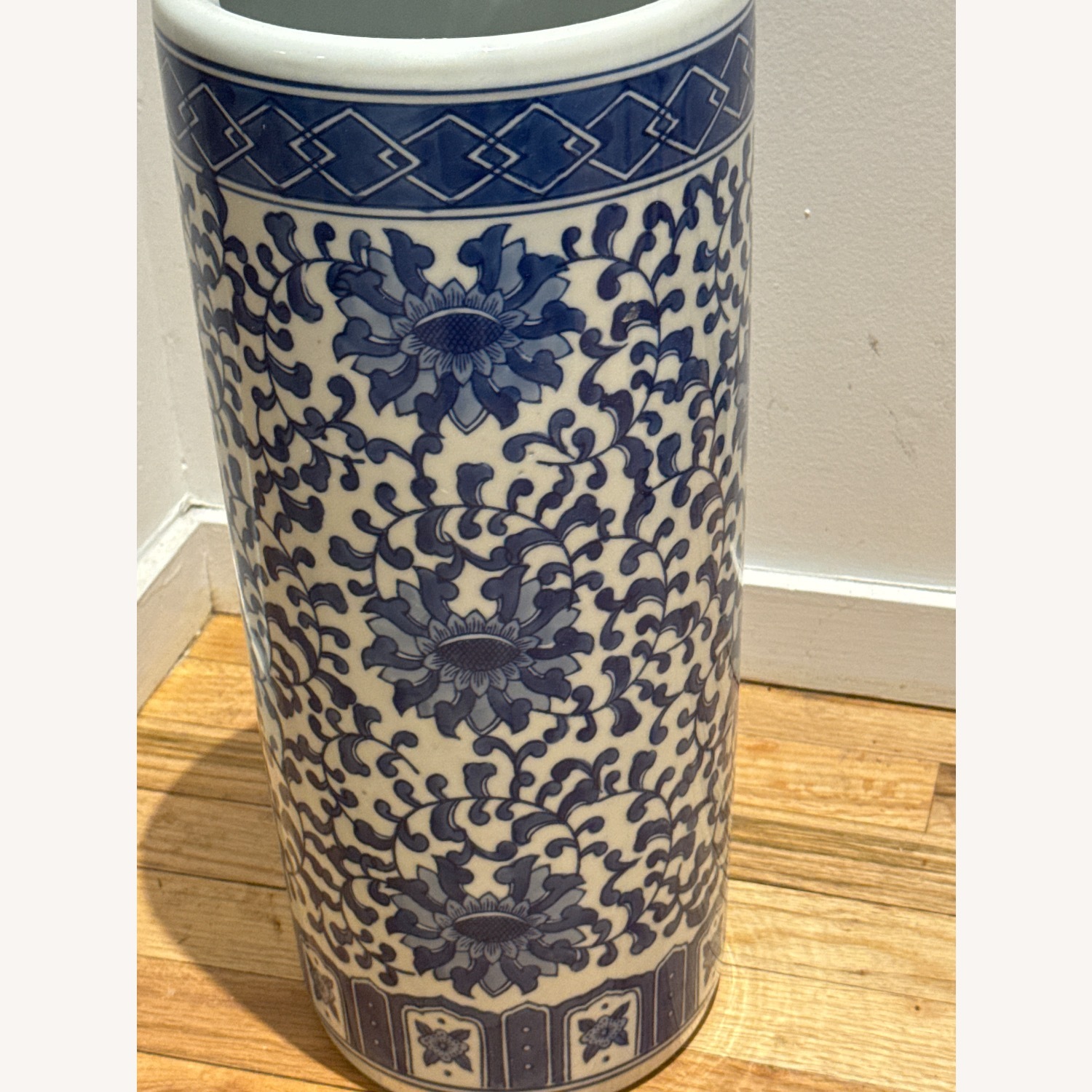 Contemporary Décor China Umbrella Stand - image-2